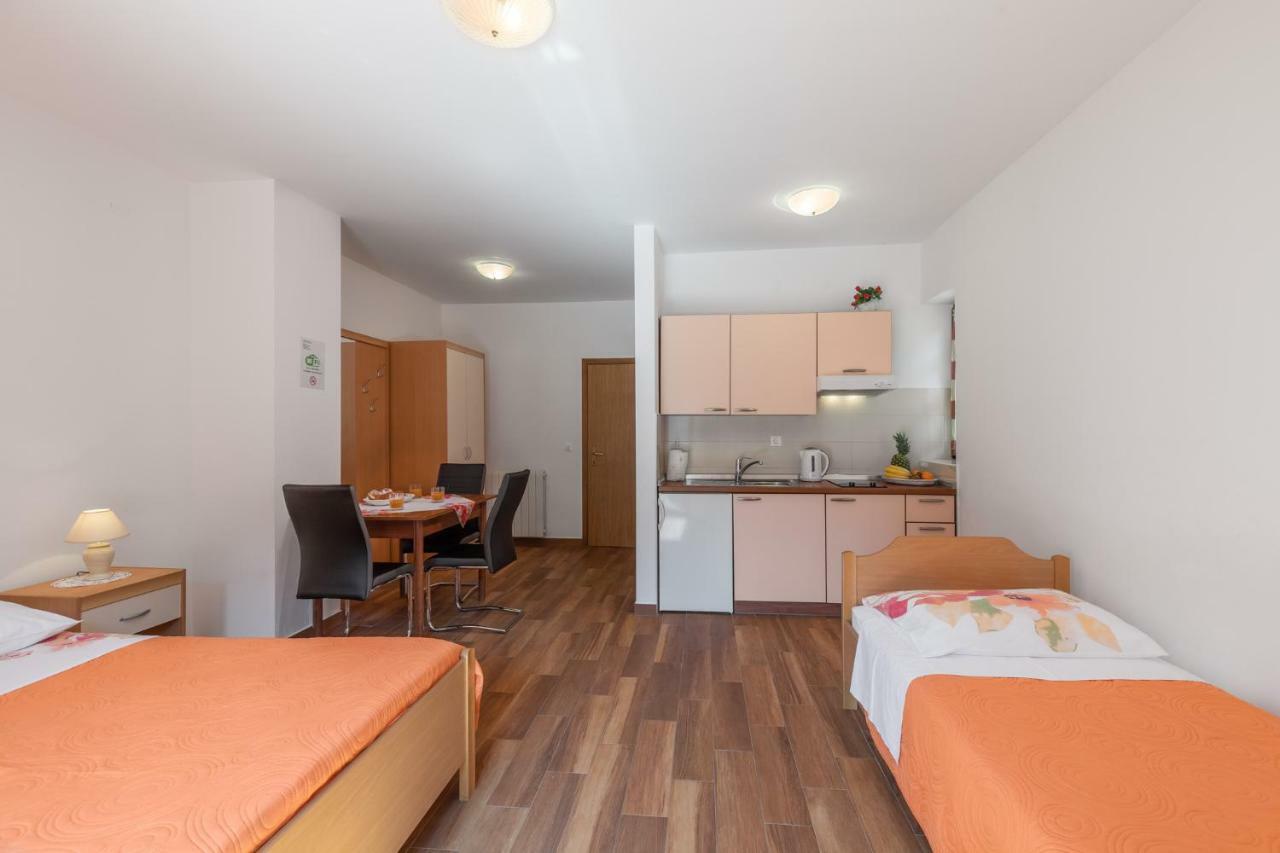 Apartments Prekalj ポレッチ エクステリア 写真